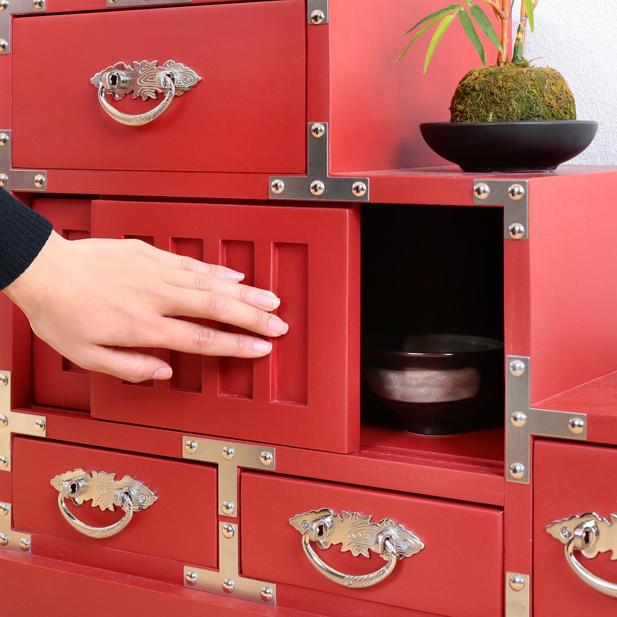 階段箪笥 桐製 民芸調 和風チェスト 左下がり 朱雀 幅57cm （ 箪笥