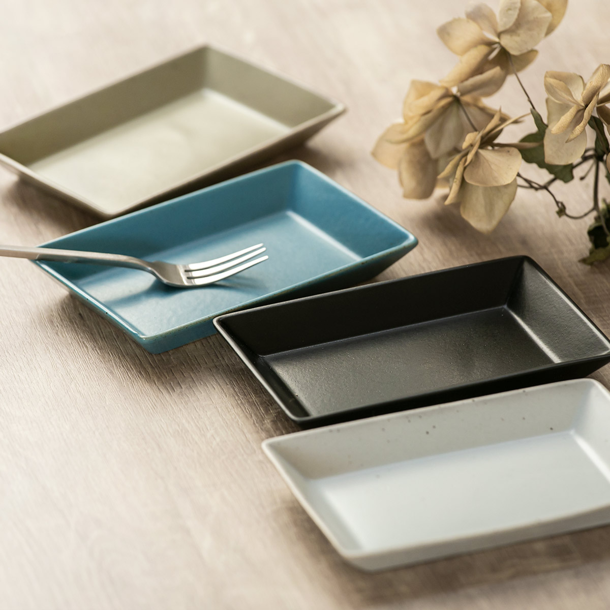 【美品】 角皿 大小 皿・プレート :: 17cm-23.5cm :: テーラ7寸角皿 - マルミツウェブ