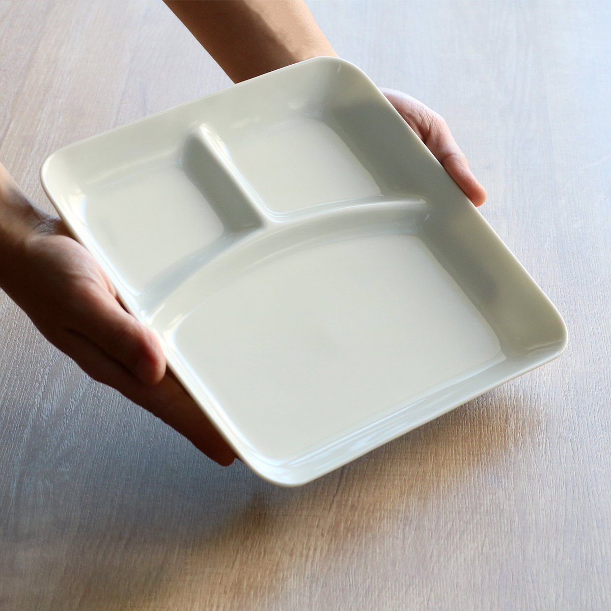 ランチプレート 23cm 軽量 スクエア 磁器 （ 食洗機対応 電子レンジ