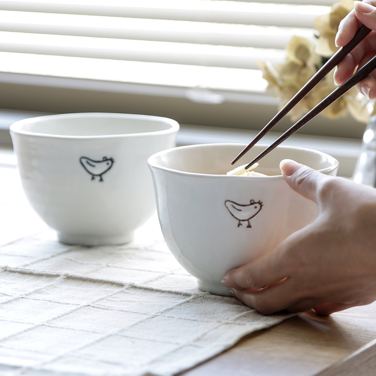 丼ぶり 13cm 小丼 トリのお散歩 磁器 美濃焼 日本製 （ 食洗機対応