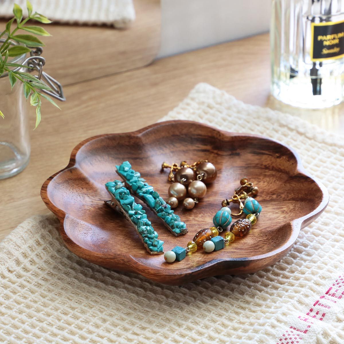 話題の行列 プレート 15cm クローバー アカシア製 食洗機対応 食器 木製食器 アカシア 皿 お皿 小皿 木製 花形 花 Discoversvg Com