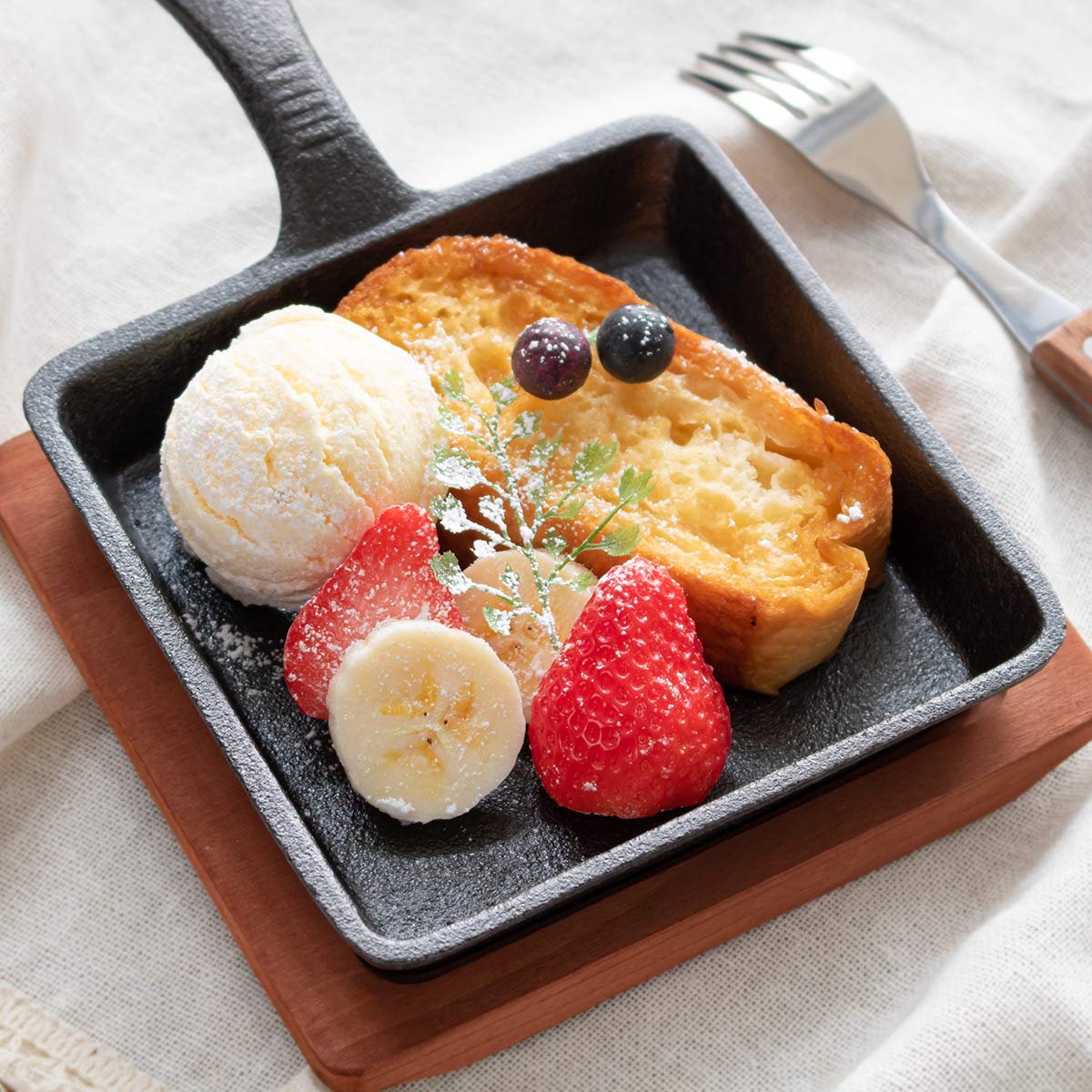 スキレット 13x13cm 角型 スプラウト 鉄鋳物 木製プレート付き （ ガス