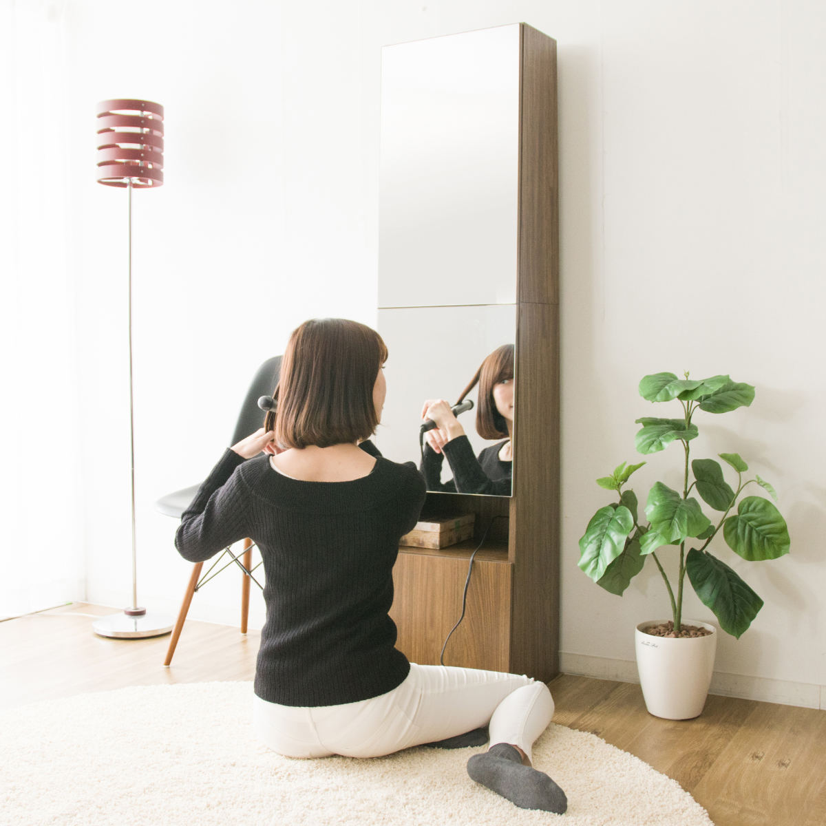 ミラー付きラック 5段 3枚扉 コンセント付 幅38cm （ 鏡付き リビング