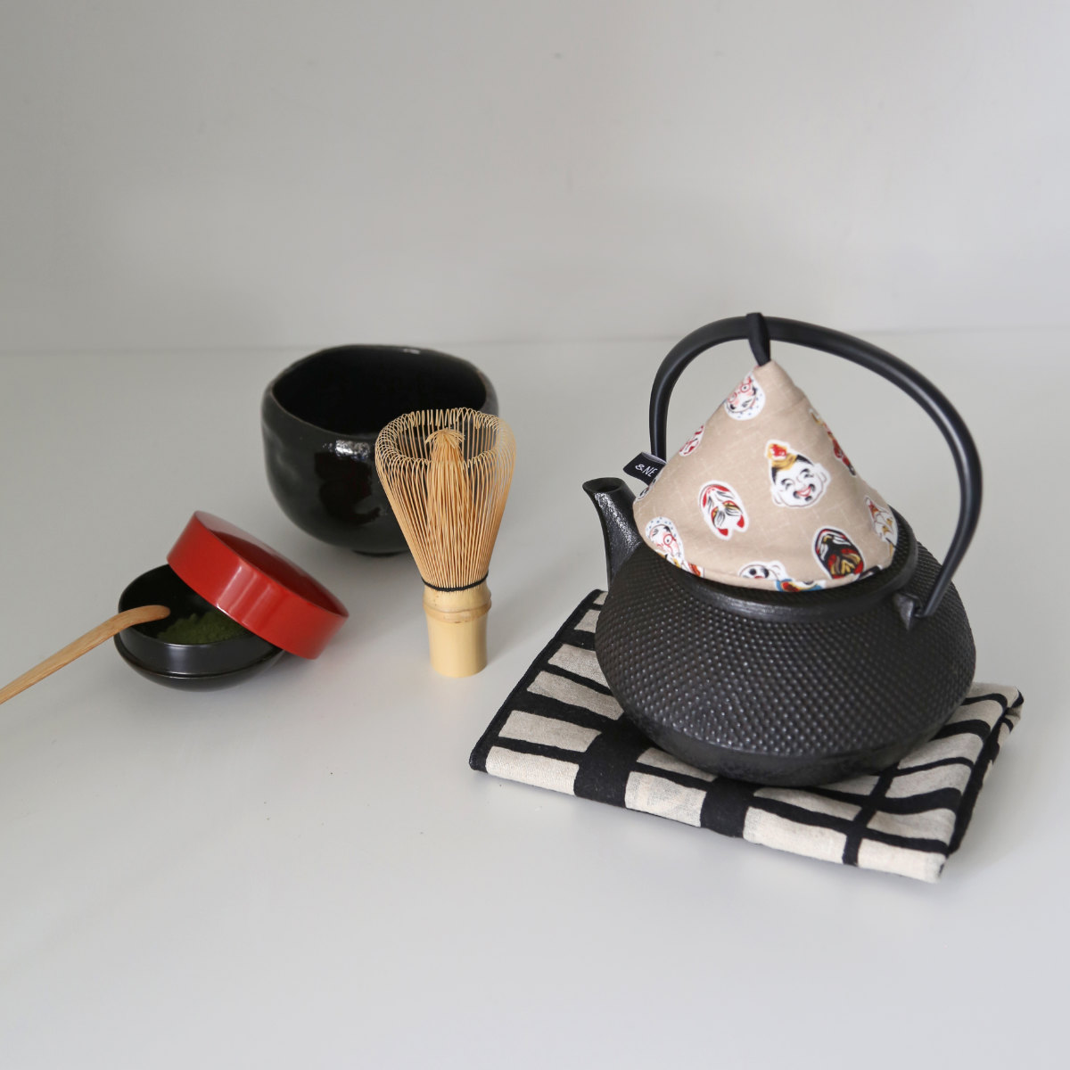 ＆NE 鍋つかみ 三角 お面 綿100％ 日本製 紐つき （ キッチンミトン