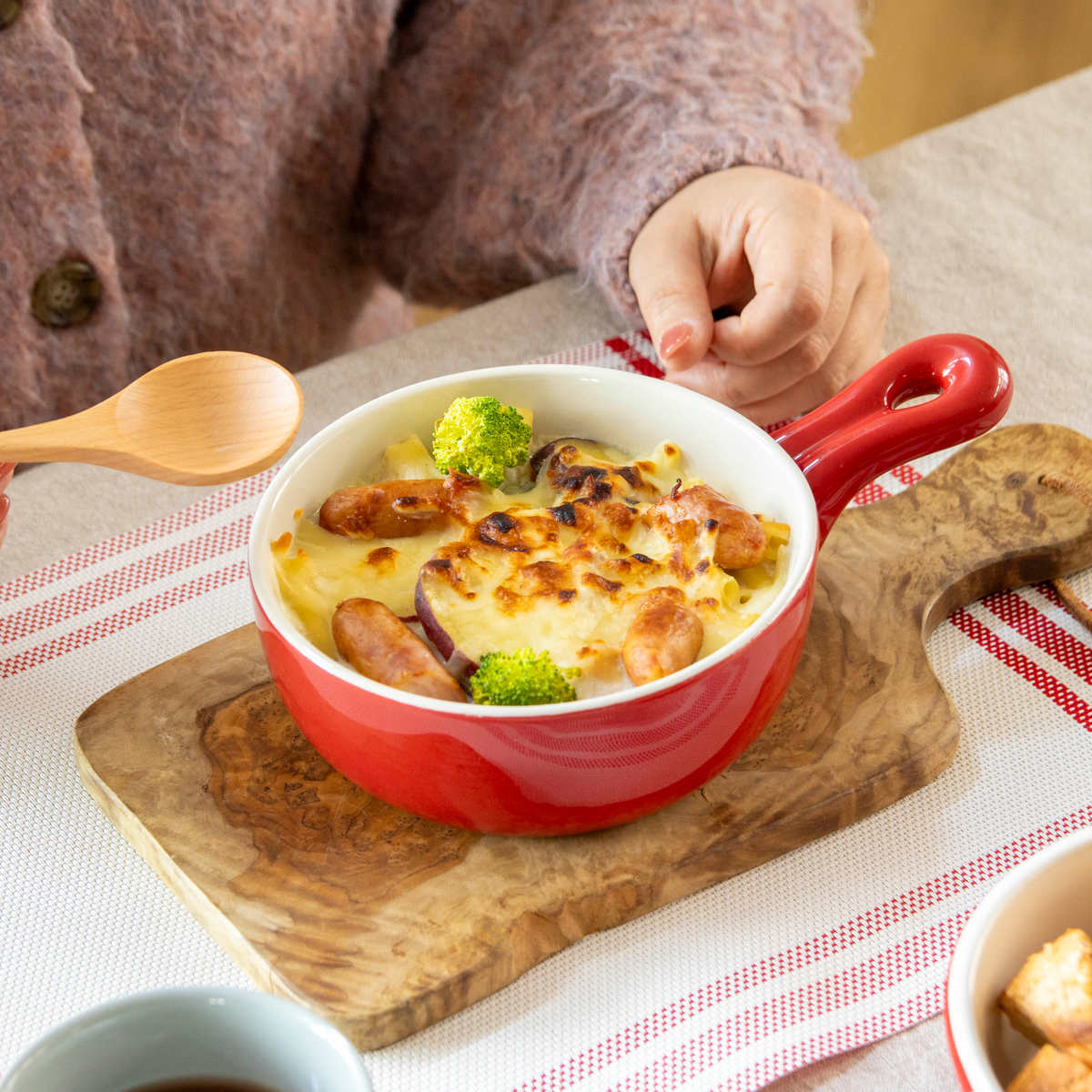 パール金属 グラタン皿 15cm 丸型 持ち手付き 深型 陶磁器 （ 電子