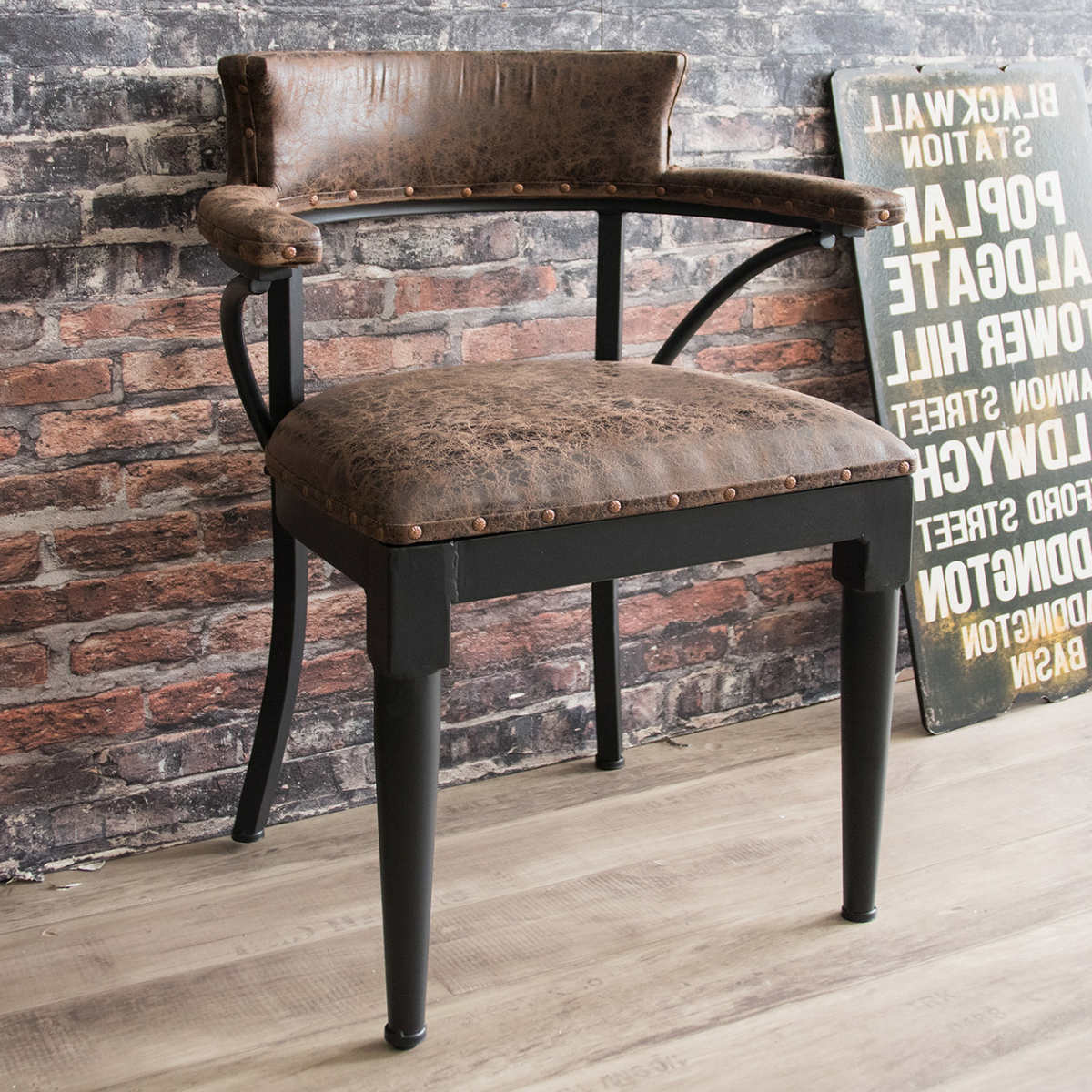 ヴィンテージ★アームチェア★木製家具★革★鋲打ち★ ヴィンテージ☆アームチェア☆木製家具☆革☆鋲打ち☆ 【公式通販】