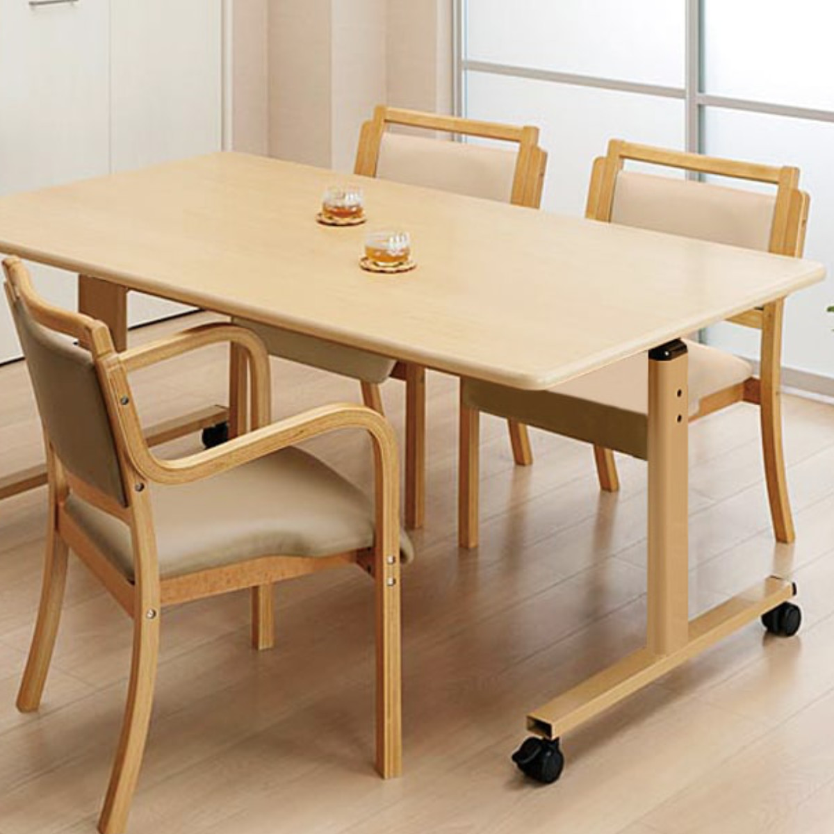 美品★天然木ダイニングチェア 肘付き 介護椅子 スタッキング可 座面広め チェア 座面高42cm カルモ 木製 肘掛け スタッキング クッション