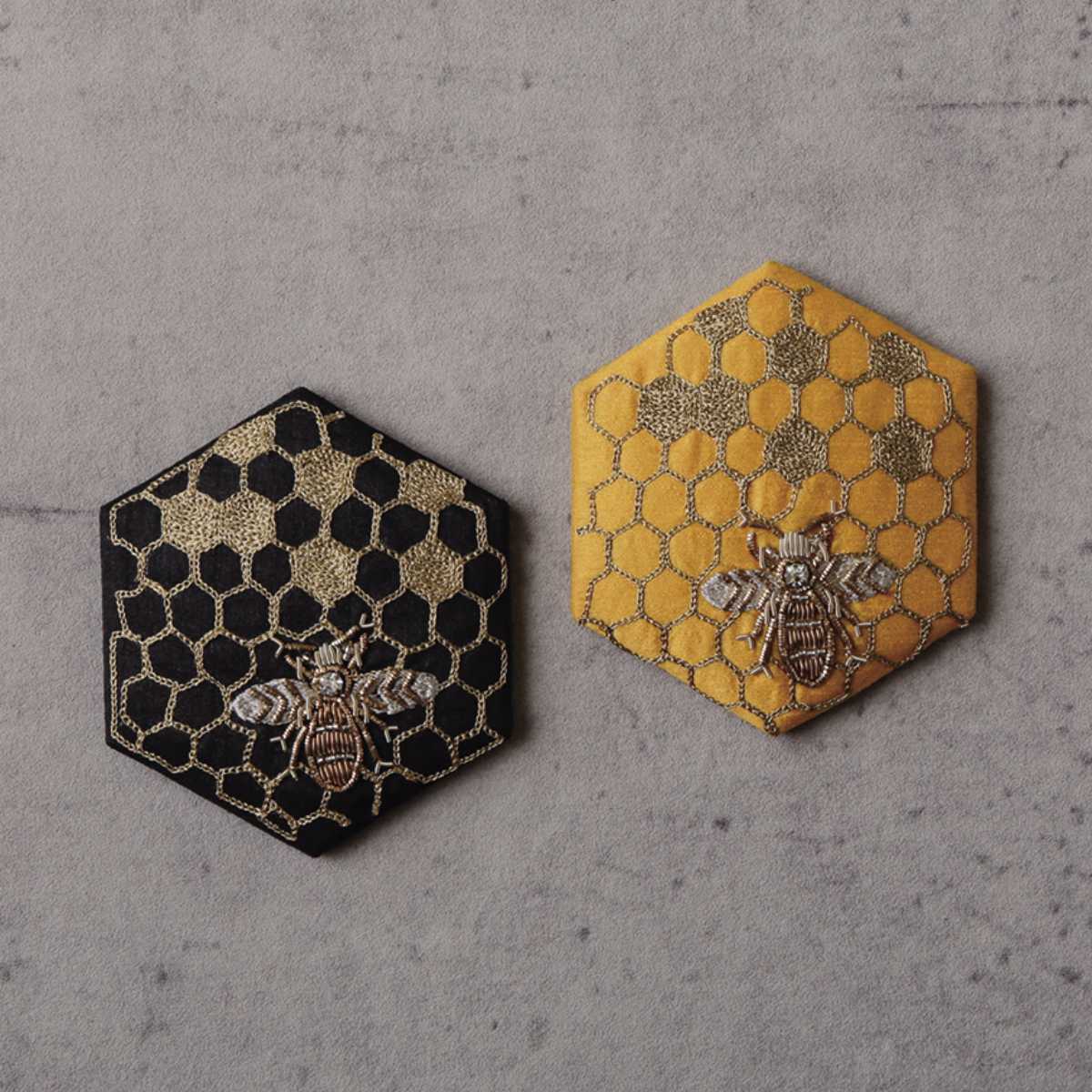 手鏡 ハニカム 刺繍ミラー コンパクト 蜂 （ 携帯用 ミラー