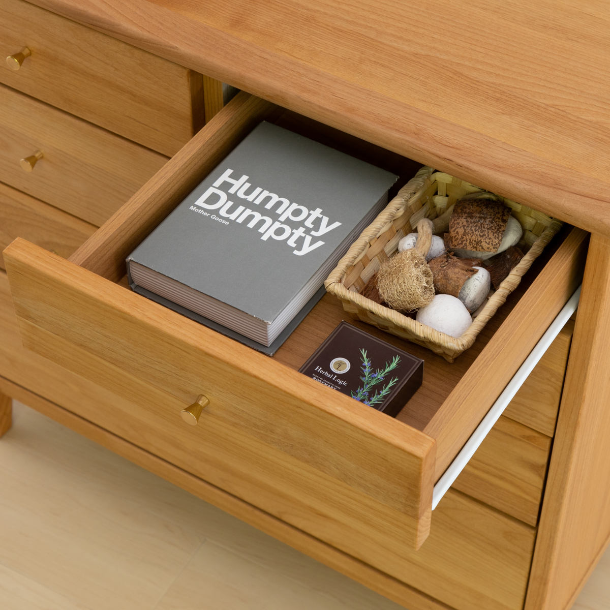 一生紀（ISSEIKI） チェスト 4段 北欧風 アルダー材 FORTO 約幅81cm