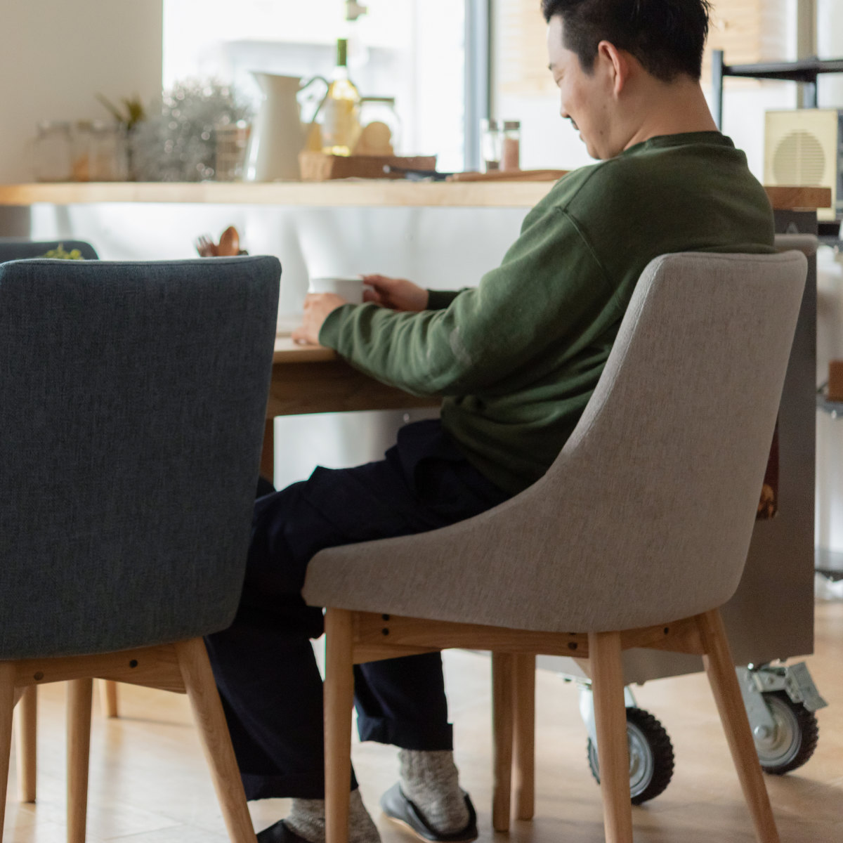 東谷 ダイニングチェア 座面高45cm ファブリック 木製 ハイバック