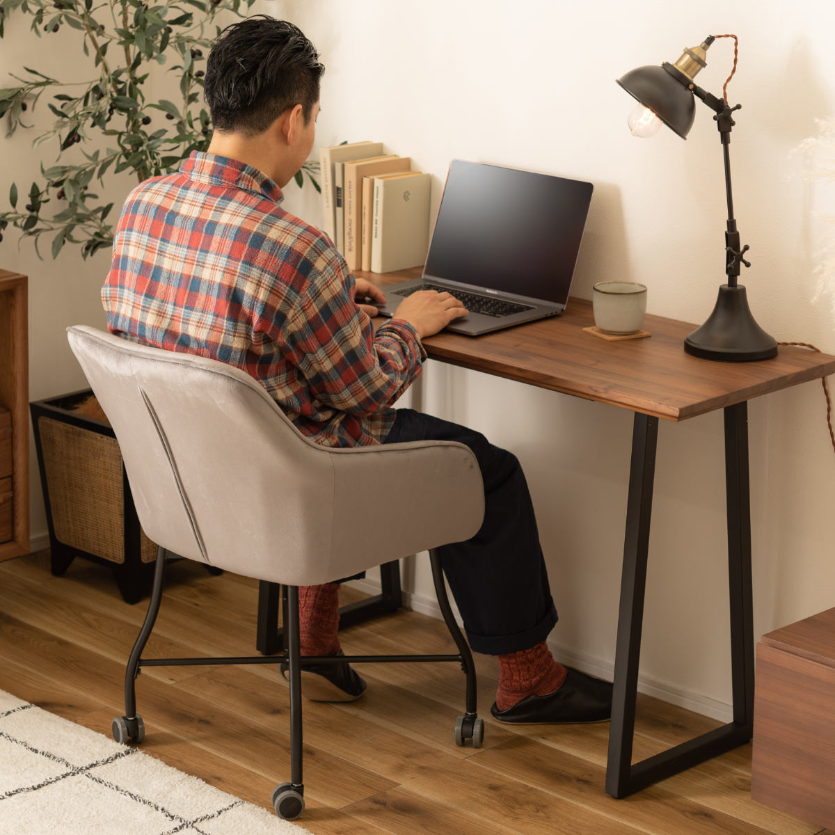 東谷 チェア 2脚セット 座面高46cm キャスター付き ベロア 肘掛け