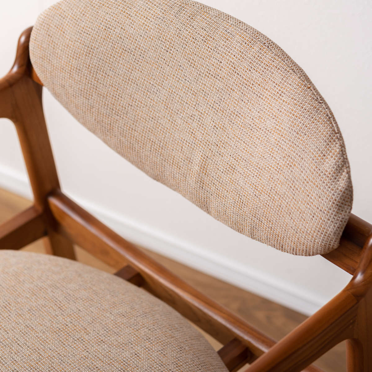 東谷 フロアチェア 座面高34cm 木製 ファブリック （ リビングチェア