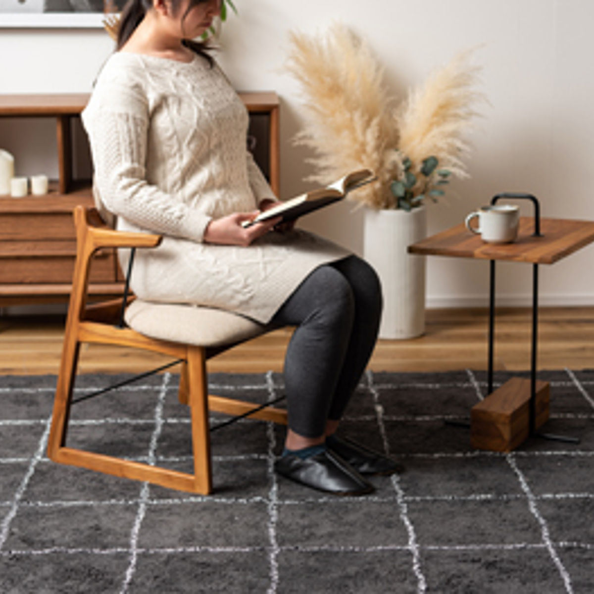 東谷 フロアチェア 座面高42cm 木製 ファブリック （ リビングチェア