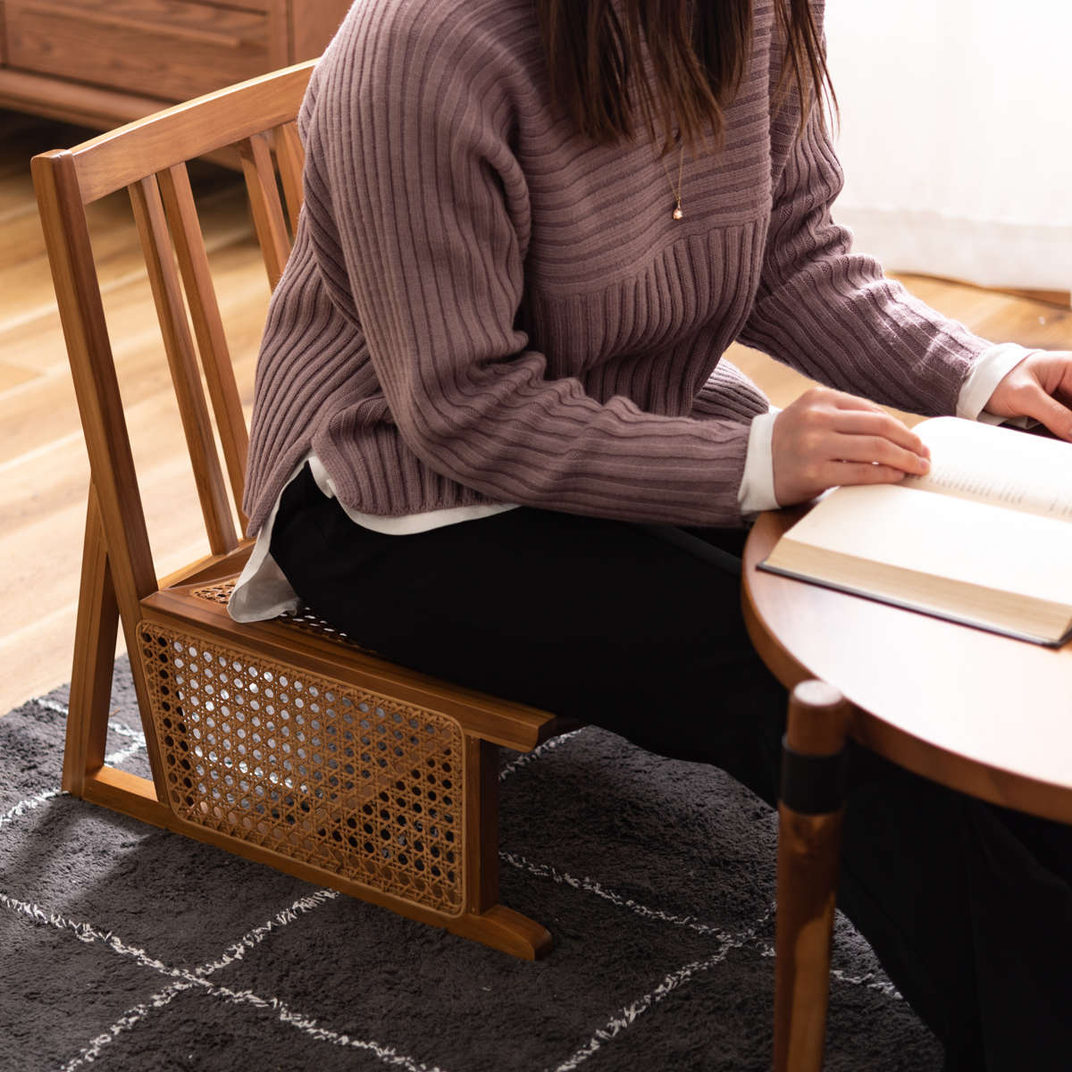 東谷 フロアチェア 天然木フレーム ラタン編み 座面高約20cm （ 座椅子