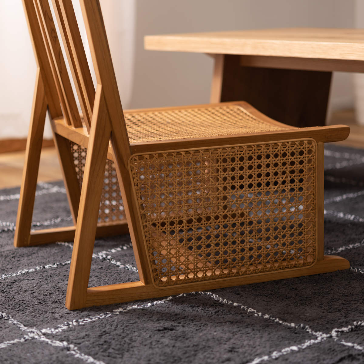 東谷 フロアチェア ハイバック 天然木フレーム ラタン編み 座面高約