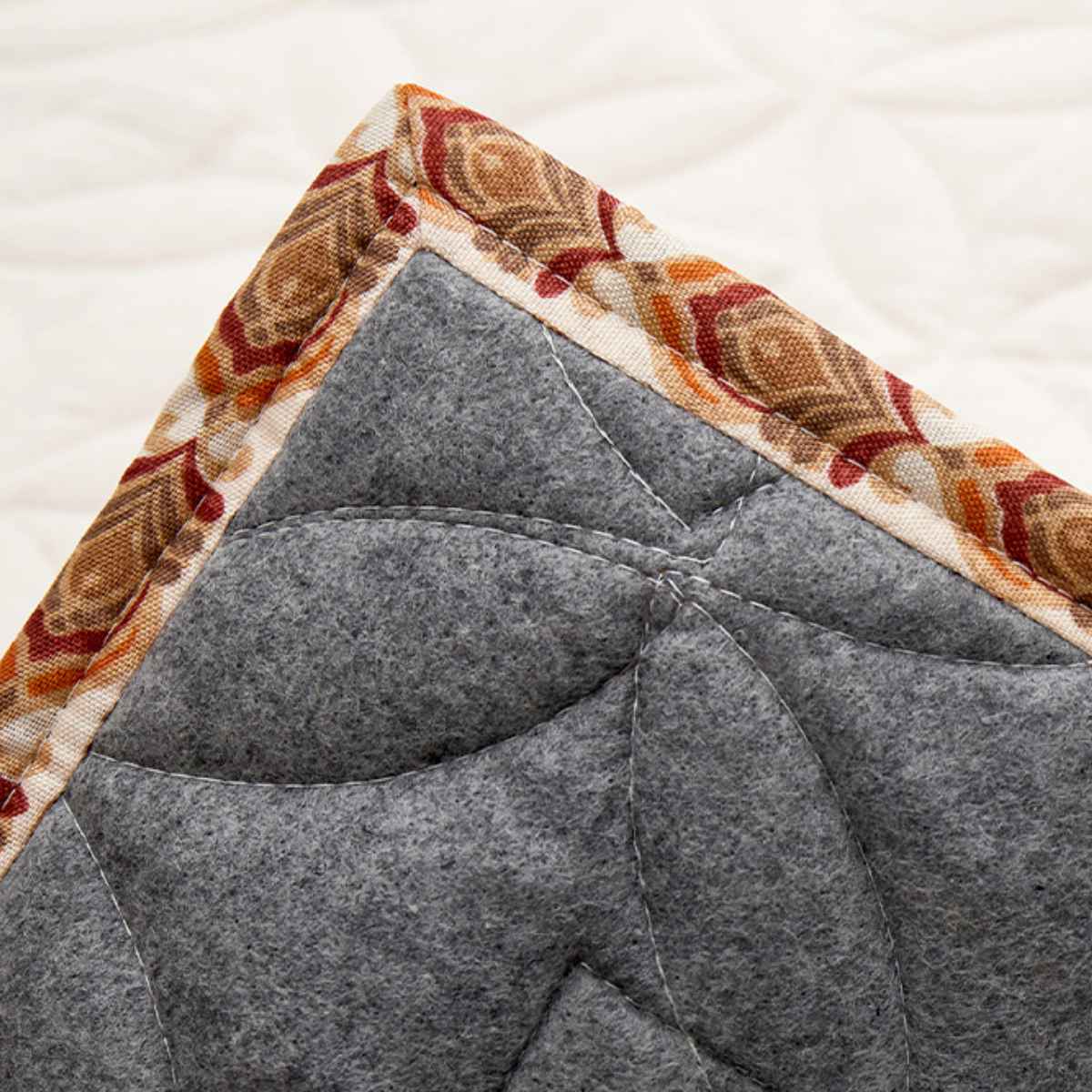 HAGiHARA（萩原） ラグ 昭和レトロデザイン キルトラグ アトレ 185