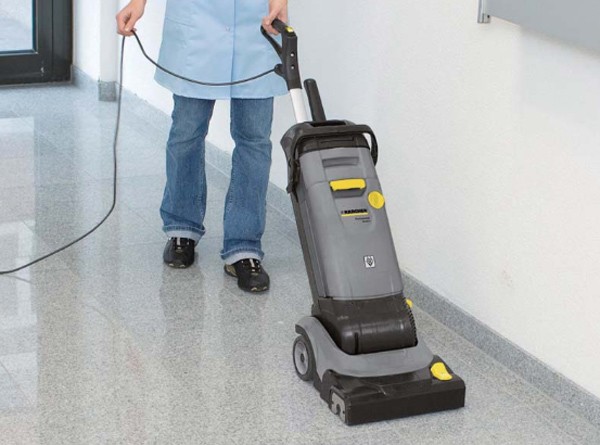 縦型床洗浄機 業務用 ケルヒャー コンパクトスクラバー BR30/4 C