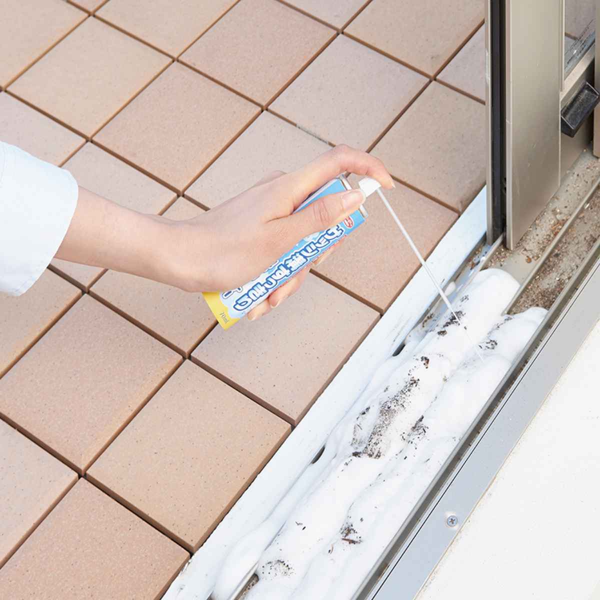 窓サッシ洗剤 泡 （ 窓掃除 サッシ スプレー 70ml 掃除 泡で掃除 レール ドアレール ）