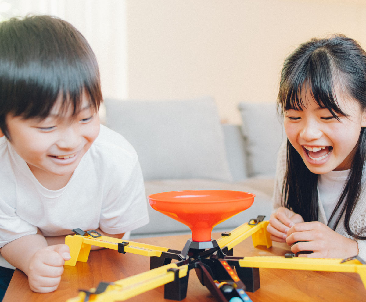 ボードゲーム スリルボム （ ゲーム おもちゃ テーブルゲーム ファミリーゲーム 6歳 子ども キッズ 小学生 男の子 女の子 ）