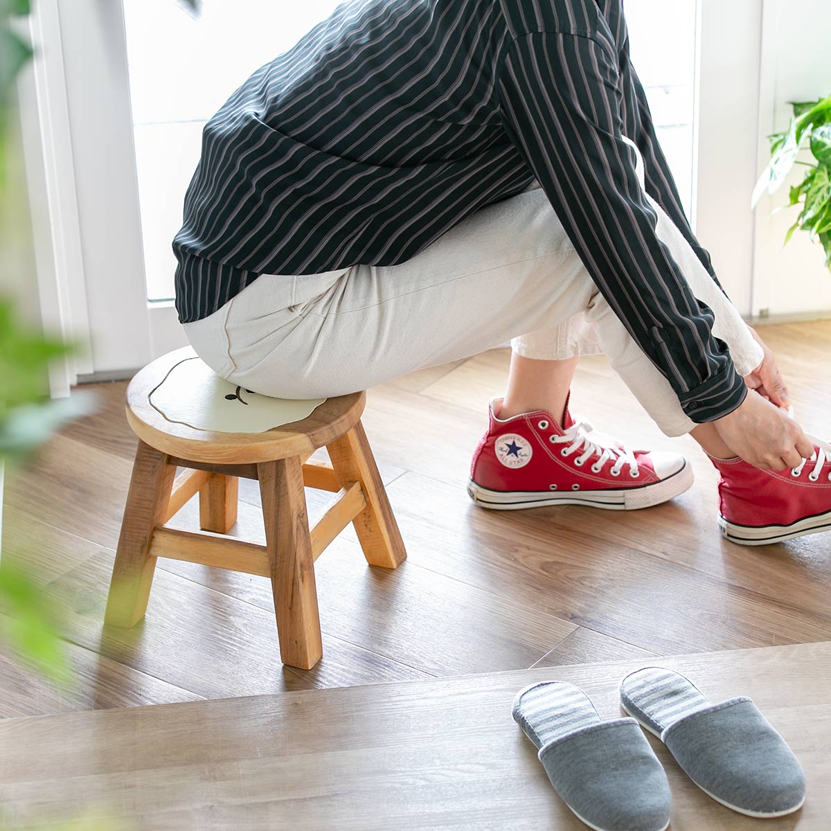 スツール ビションフリーゼ 木製 天然木 丸椅子 （ 丸 ウッドスツール