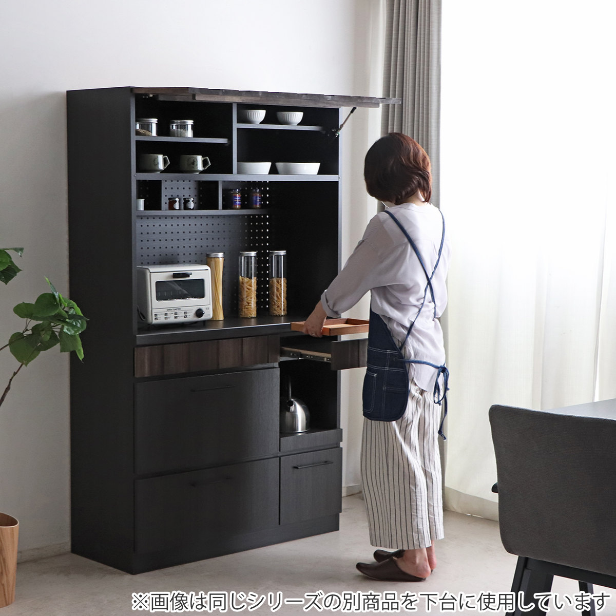 東馬　キッチンボード　食器棚　使用感あり 東馬（Tohma） 食器棚 北欧風 キッチンボード オーク材 幅70cm