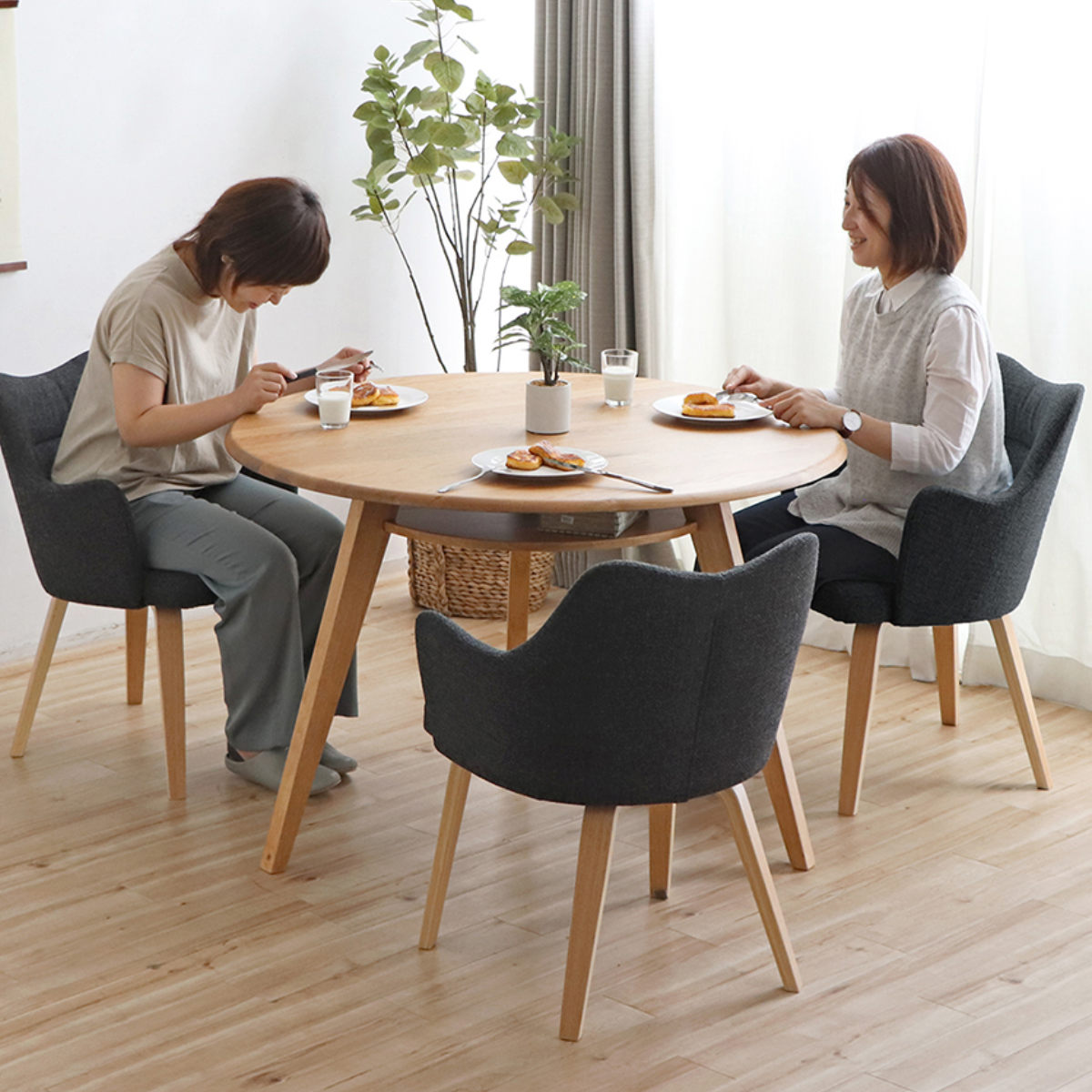 東馬（Tohma） ダイニングテーブル 円形 幅110cm シーナ 木製 オーク