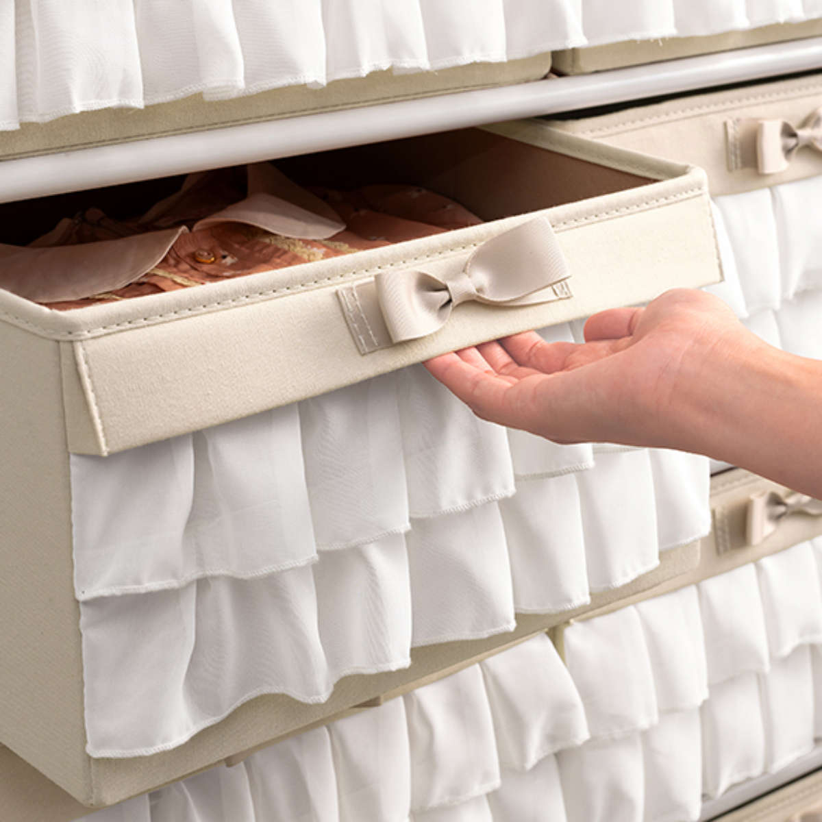 HAGiHARA（萩原） チェスト 4段 幅76cm キャスター付 フリル （ 収納