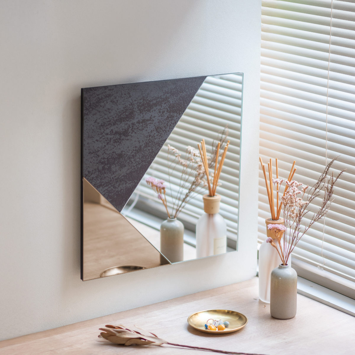 塩川光明堂 ミラー 壁掛け ウォールミラー イージス 45×45cm （ 鏡