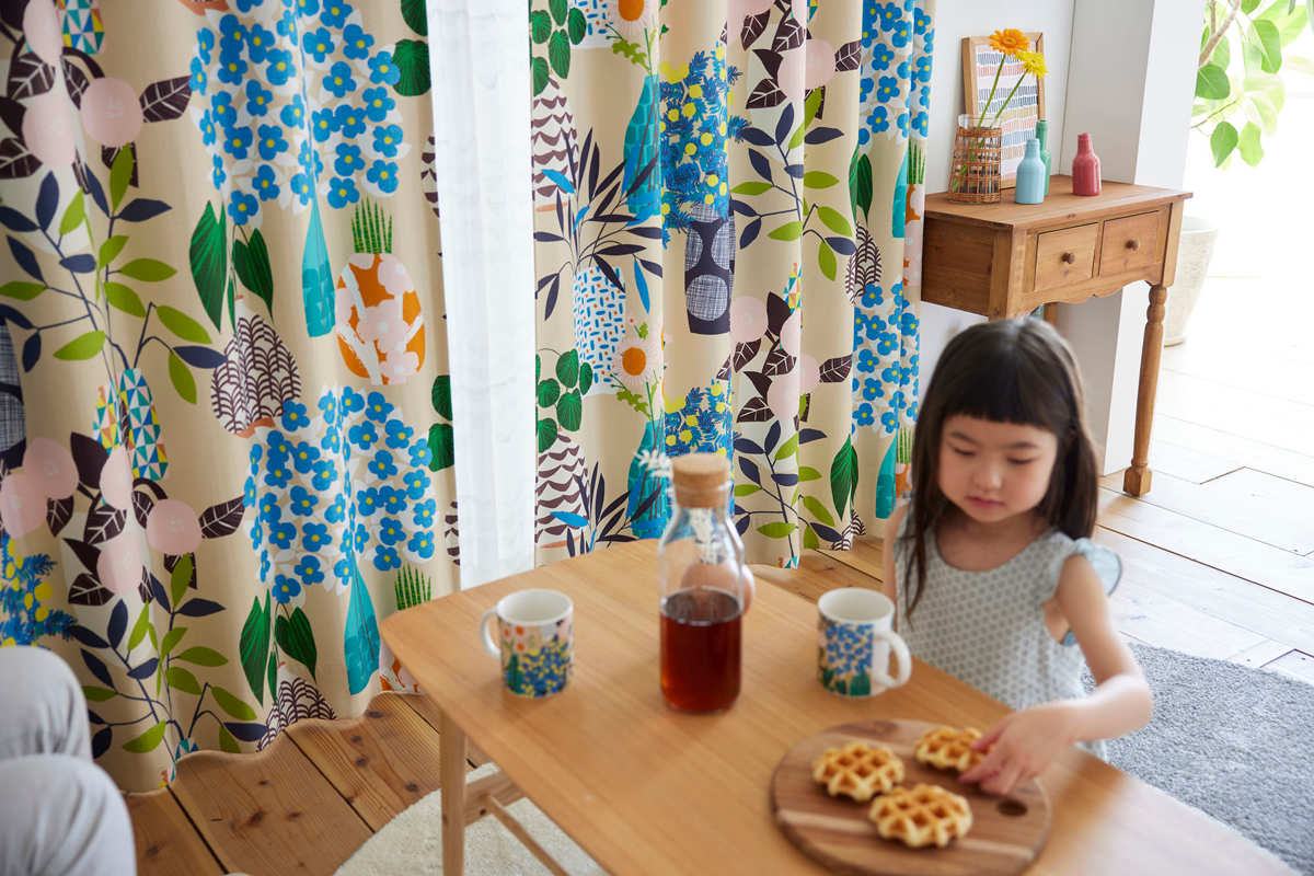 新品同様　スミノエ　ドレープカーテン スミノエ カーテン 遮光3級 チューリッペン 100×200cm 1枚入り