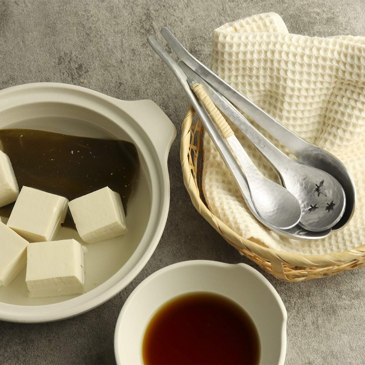 工房アイザワ 鎚目アルミレンゲ 穴明 中 71217 （ aizawa 穴あき