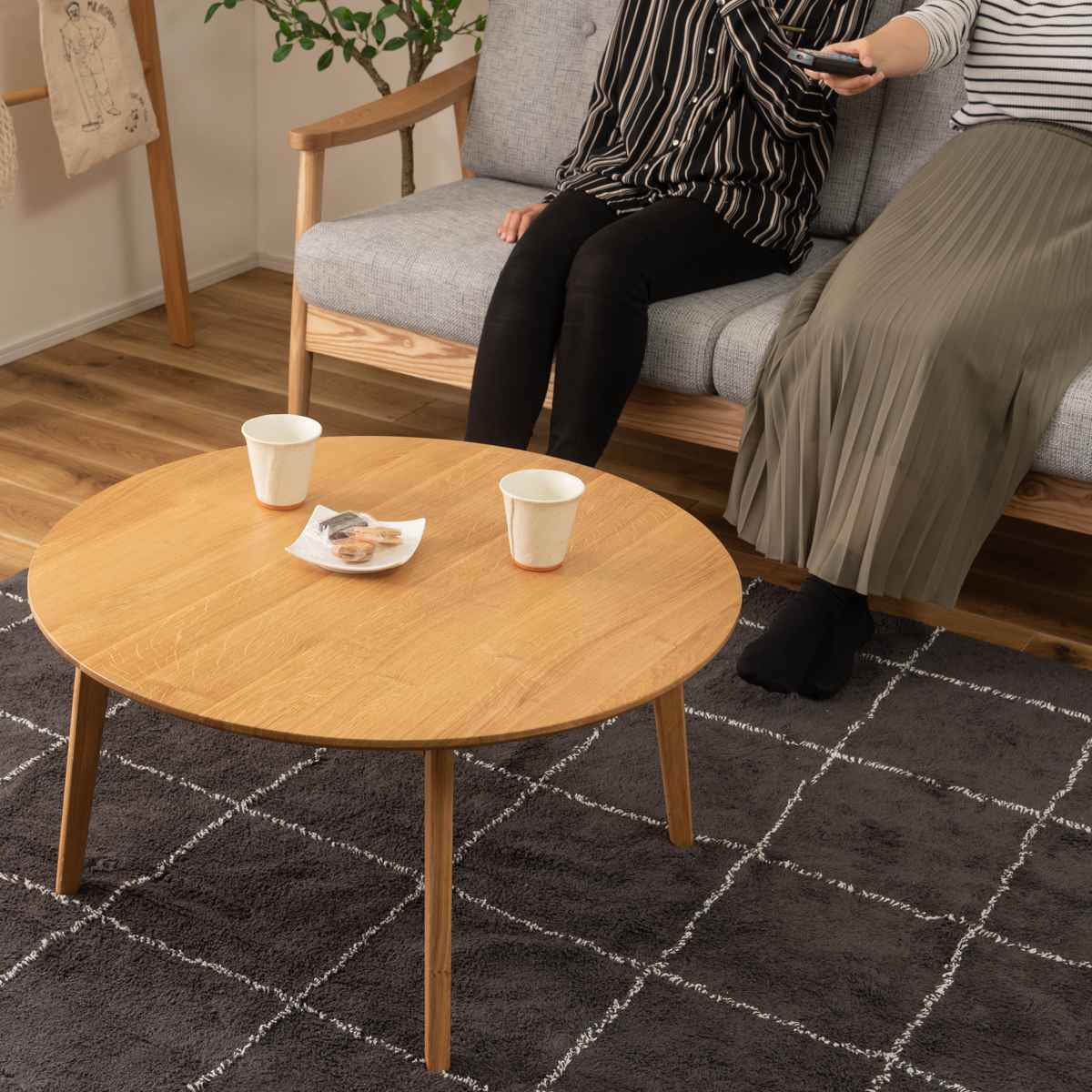 東谷 ローテーブル 高さ38cm 天然木 組立品 （ 座卓 小さめ 丸 北欧