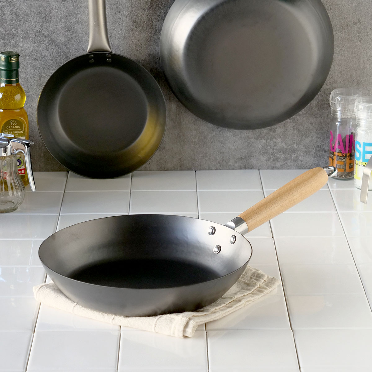 特典付き 鉄フライパン 26cm 木柄 HANAKO+a 打出し窒化加工 日本製