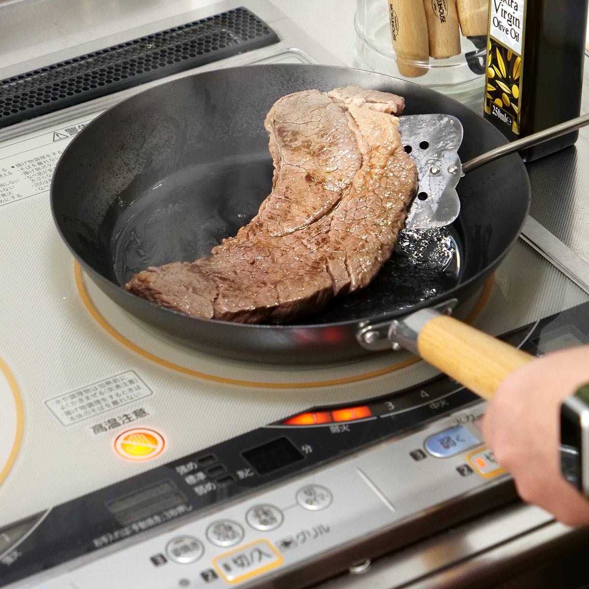 特典付き 鉄フライパン 28cm 木柄 HANAKO+a 打出し窒化加工 日本製