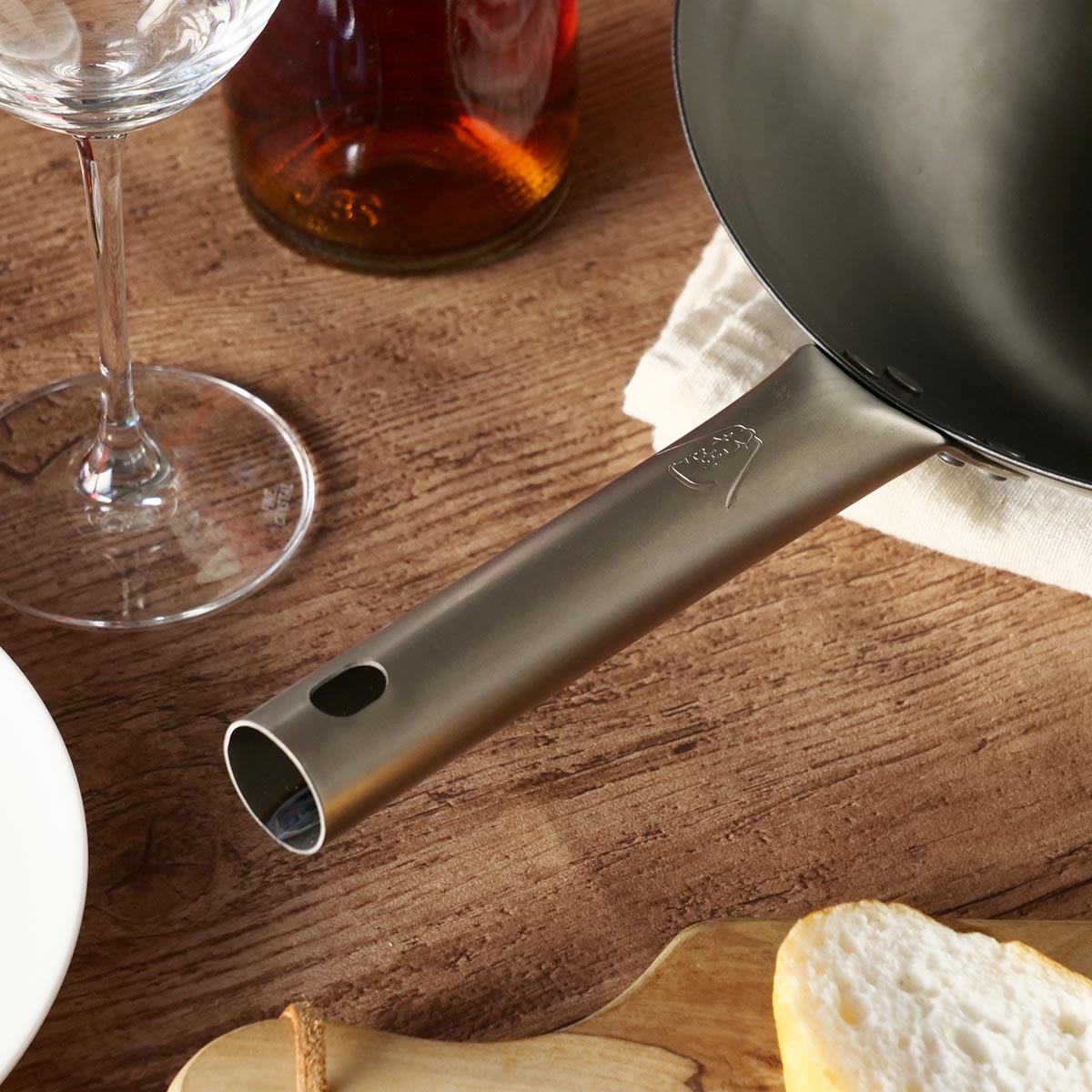 特典付き 鉄フライパン 27cm 深型 チタン柄 HANAKO+a 打出し窒化加工