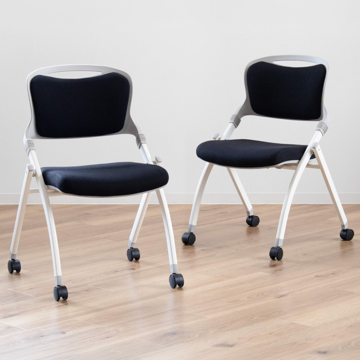 オフィスチェア 座面高48cm 2脚セット 折りたたみ スタッキング可能