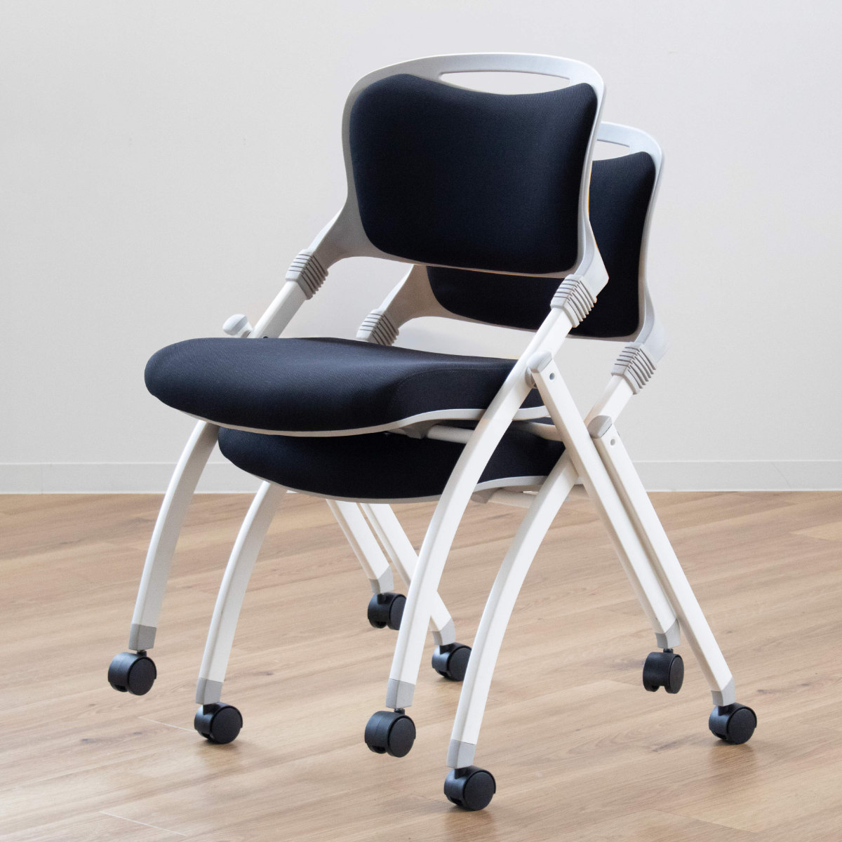 オフィスチェア 座面高48cm 2脚セット 折りたたみ スタッキング可能