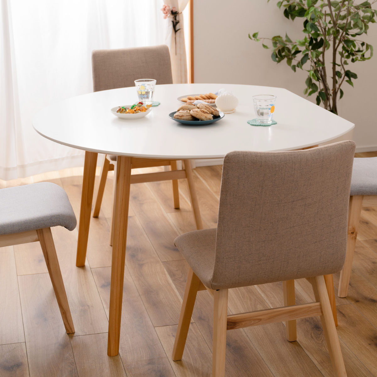 東谷　ミンディ材　ダイニングテーブル 東谷 ダイニングテーブル 幅120cm 4人掛け 変形天板 （ テーブル