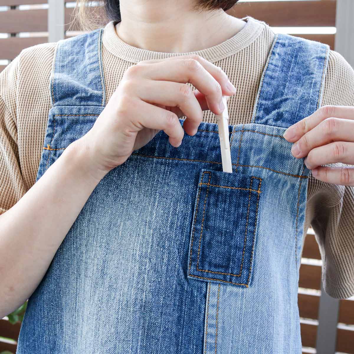 エプロン パッチワークデニムプルオーバーエプロン （ ポケット付き
