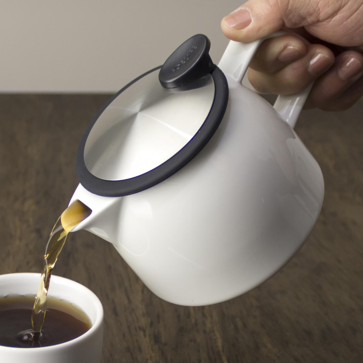 ベルナルド/Bernardaid ティポットホワイトセラミックポット 茶こし付 ティーポット 470ml ベル 陶器 （ 食洗機対応 電子レンジ対応 紅茶