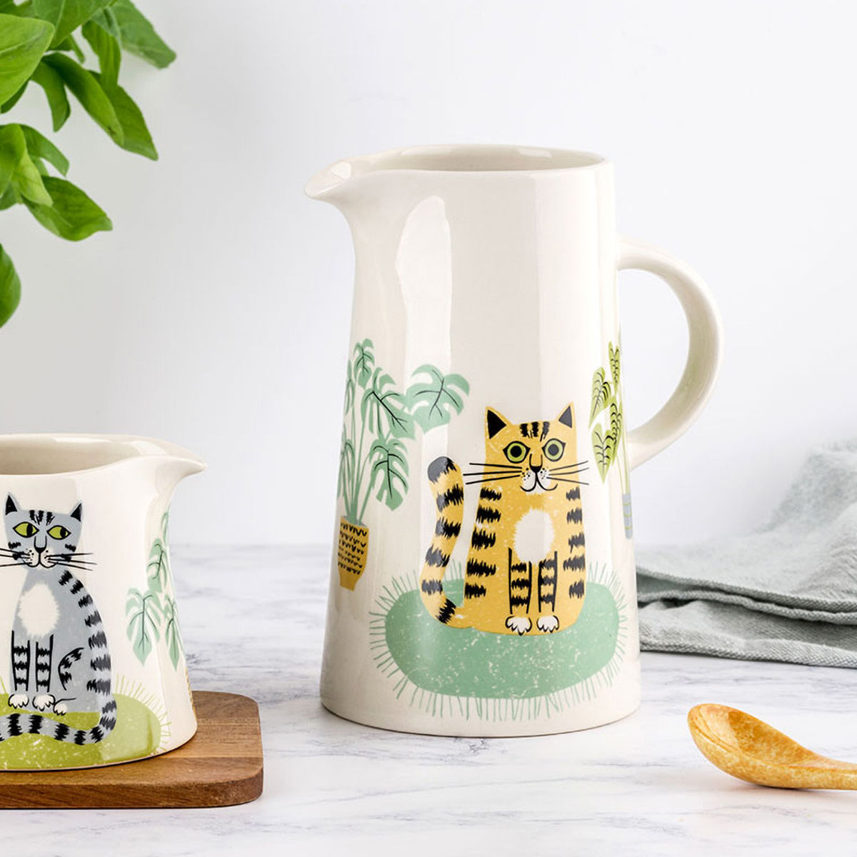 ジャグ Hannah Turner Cat Tall Jug （ ハンナターナー 950ml ピッチャー ポット ウォータージャグ 水差し 花瓶  食洗機対応 電子レンジ対応 陶器 猫 ねこ ） : 423984 : リビングート ヤフー店 - 通販 - Yahoo!ショッピング