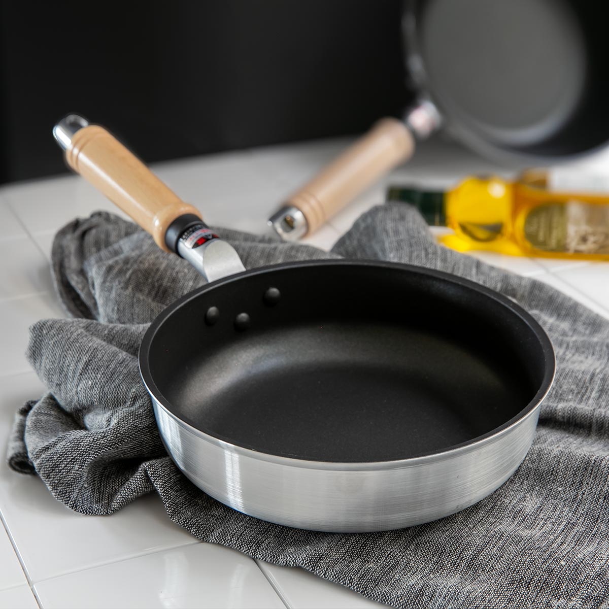 北陸アルミニウム フライパン 22cm ガス火専用 新マイスタープレミアム