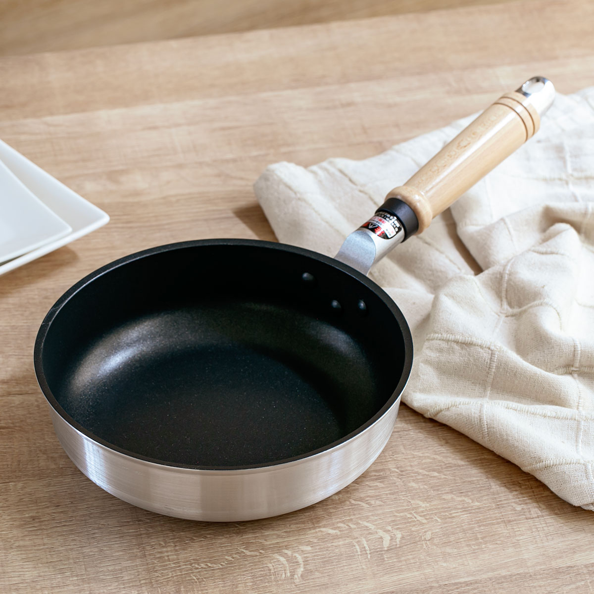 北陸アルミニウム フライパン 22cm ガス火専用 新マイスタープレミアム