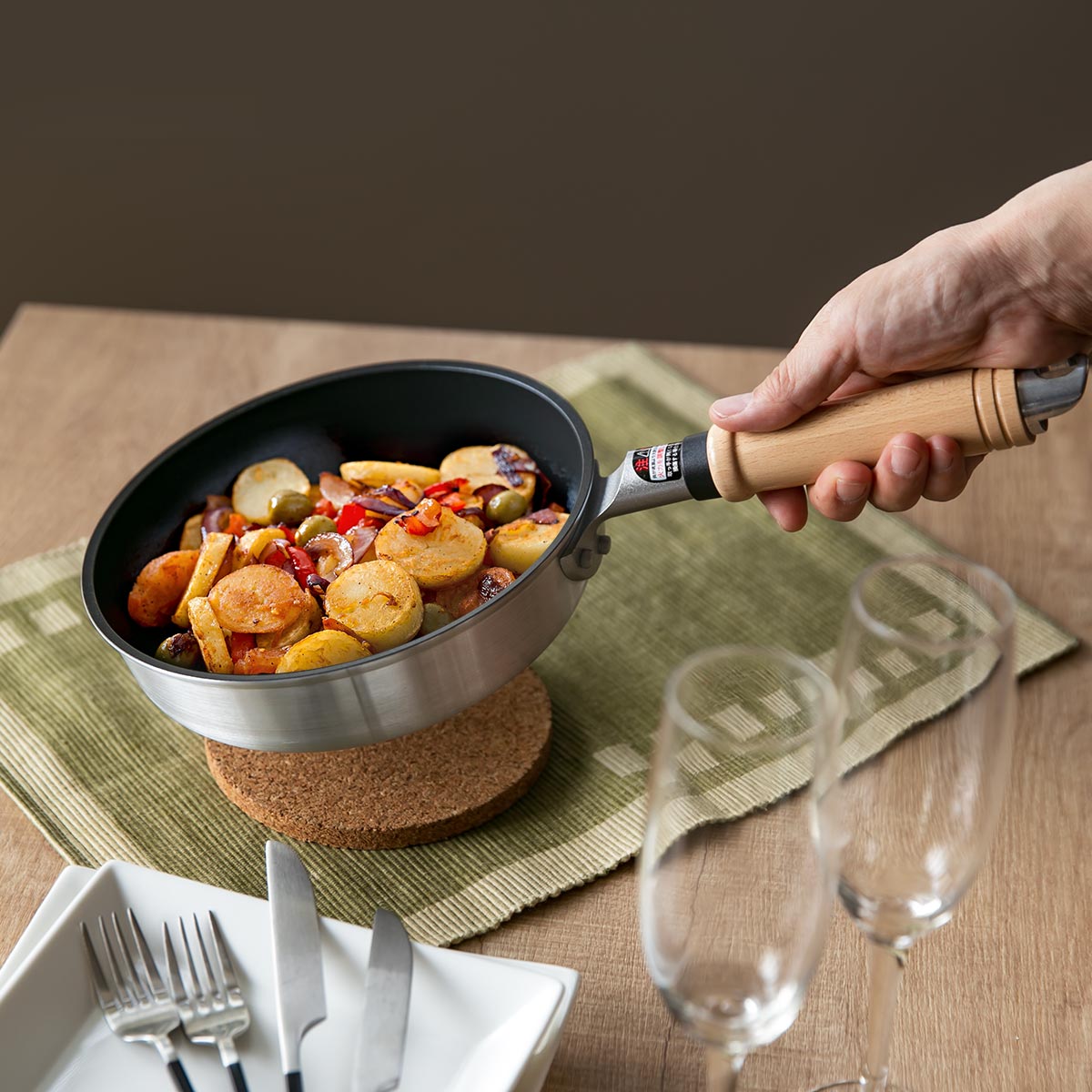 北陸アルミニウム フライパン 22cm ガス火専用 新マイスタープレミアム