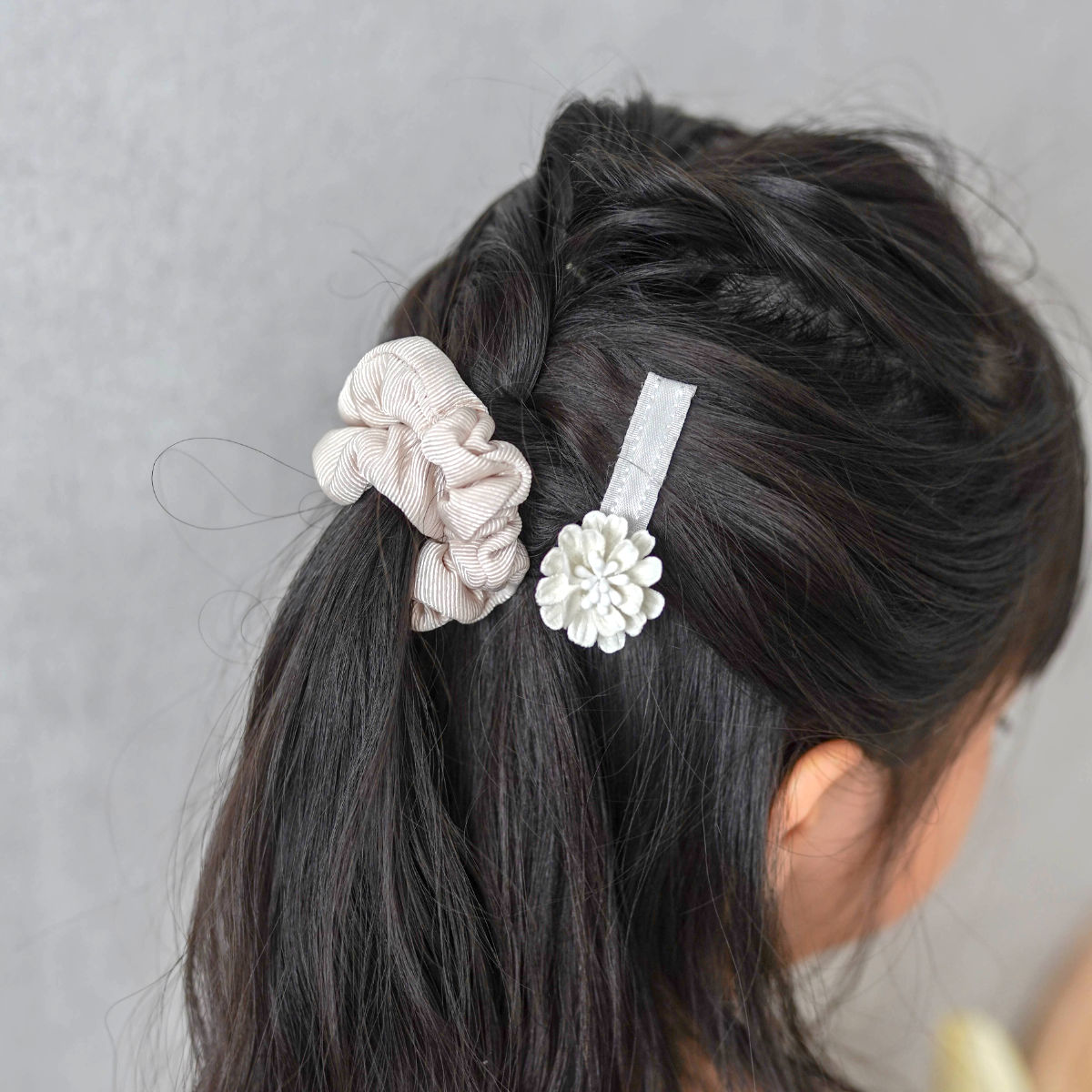 lien de famille（リヤンドファミーユ） ヘアクリップ シュシュ くすみ