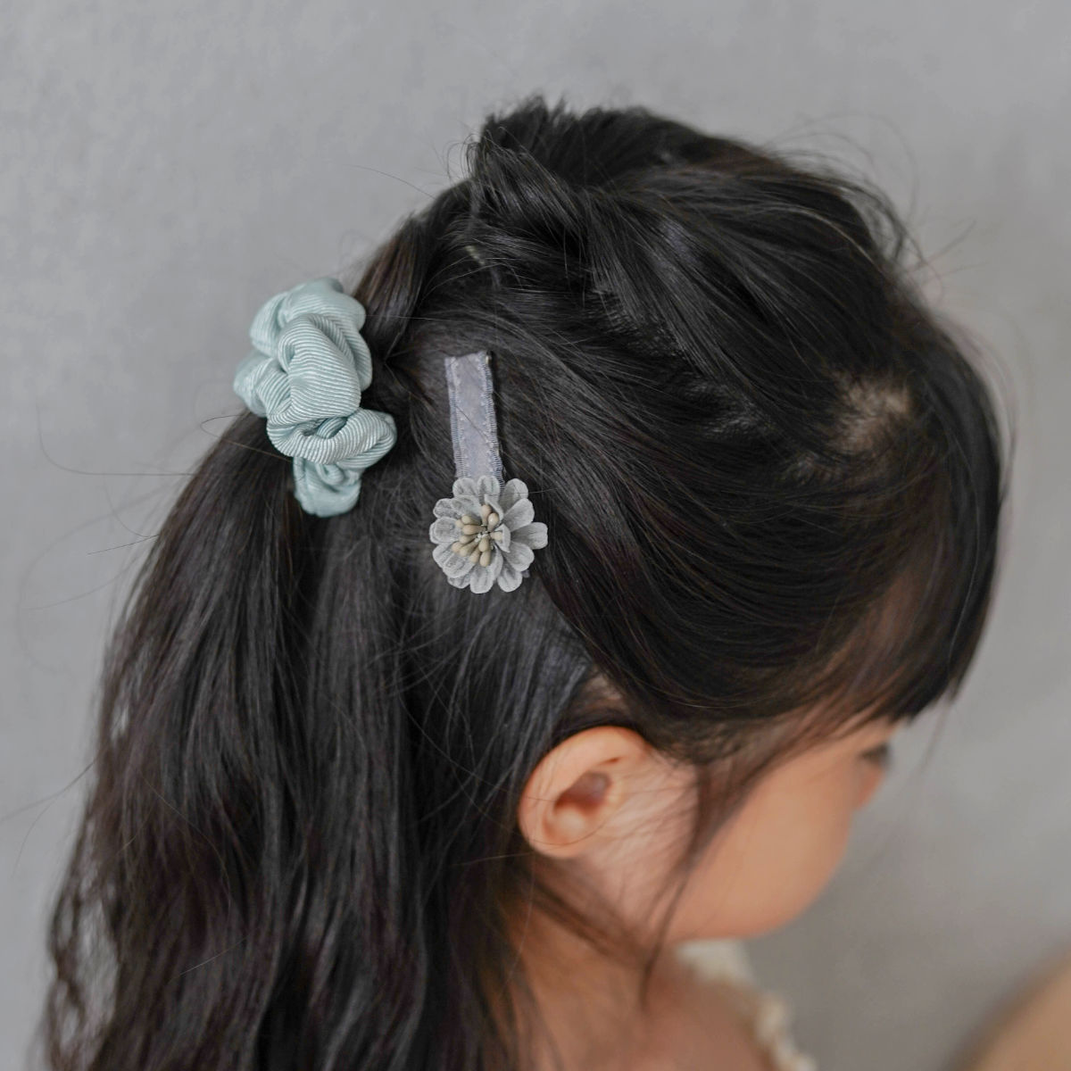 lien de famille（リヤンドファミーユ） ヘアクリップ シュシュ くすみ