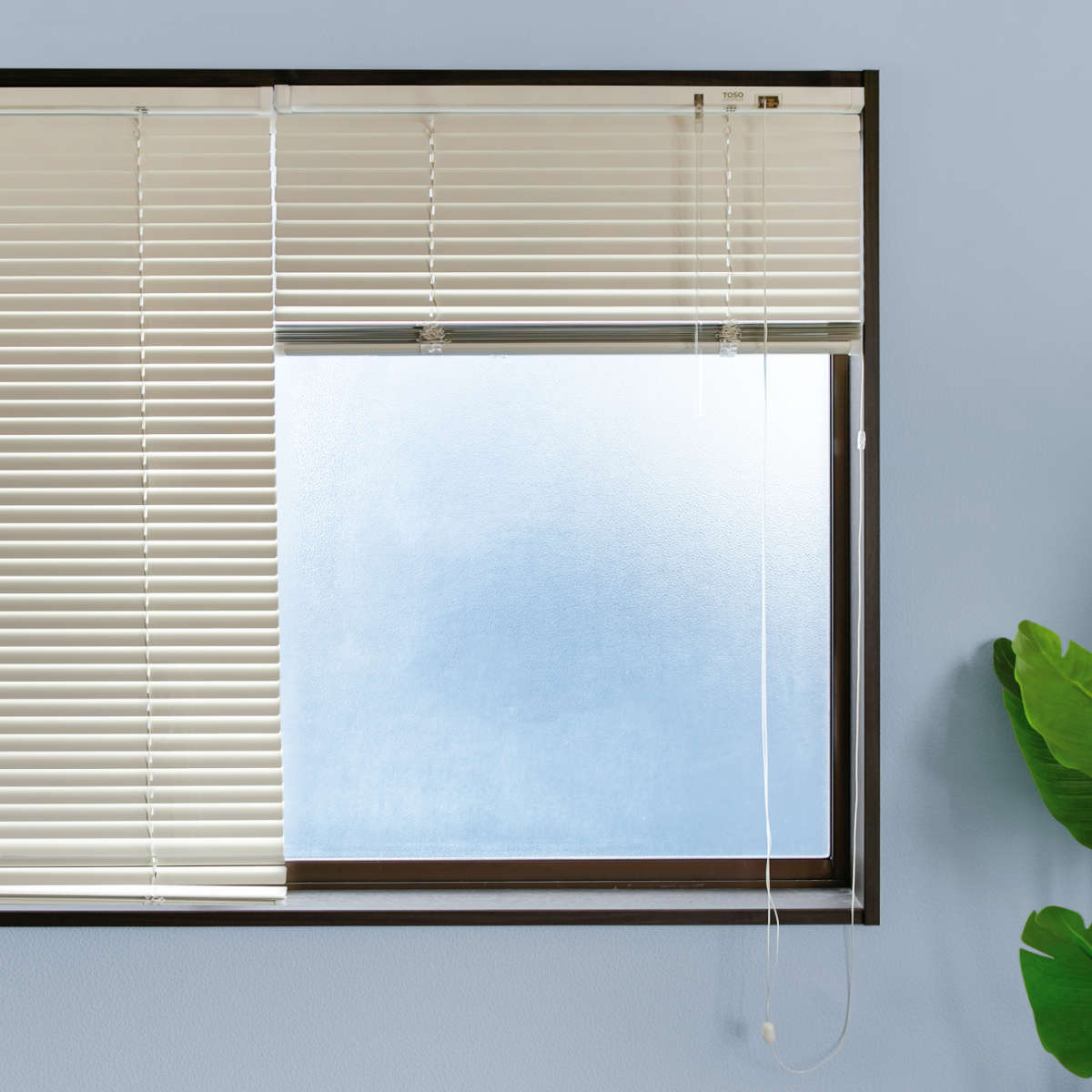 【売ります】TOSO アルミブラインド　スカンジナビアン色　127×207cm TOSO（トーソー） ブラインド 幅120cm TOSO スポーラR アルミ