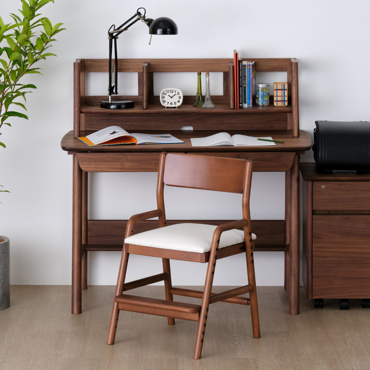 一生紀（ISSEIKI） 学習椅子 高さ74cm 天然木 PVC座面 BINO （ デスク