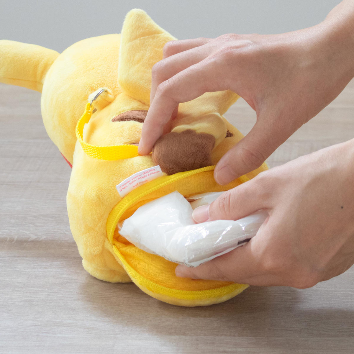 ポケットティッシュケース ポケモン ピカチュウ （ ティッシュカバー