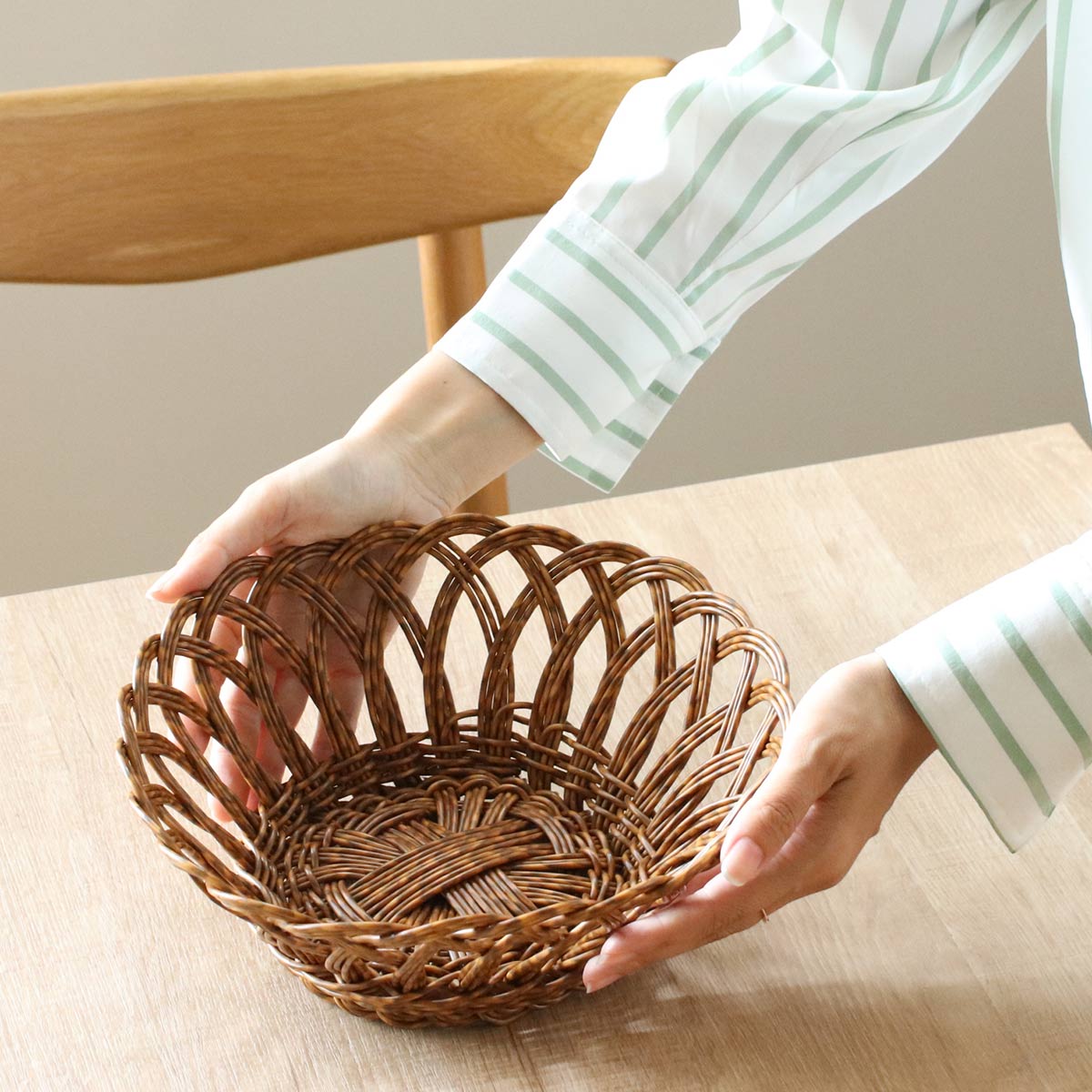 ブラウンのラウンドバスケット Creer バスケット ユティル ラウンドバスケットL 洗える （ かご