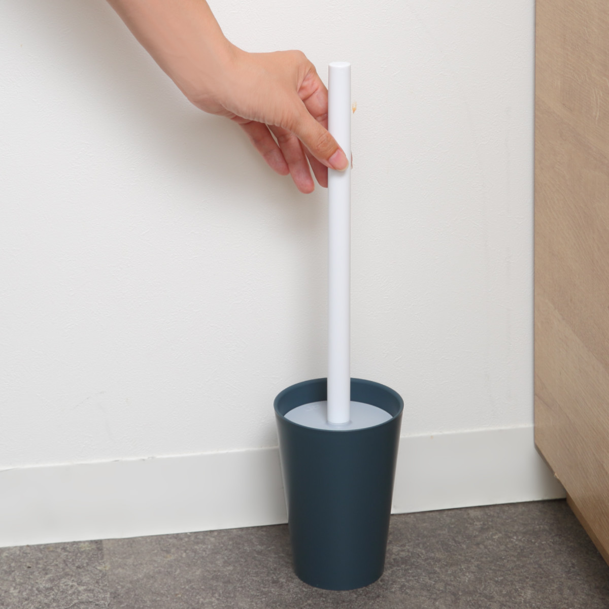 tidy（ティディ） トイレブラシ ケース付き PlaTawa for toilet